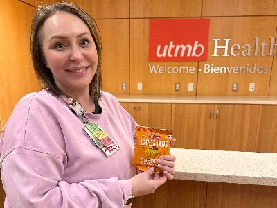 snow lcc.4 Woman with snack bar