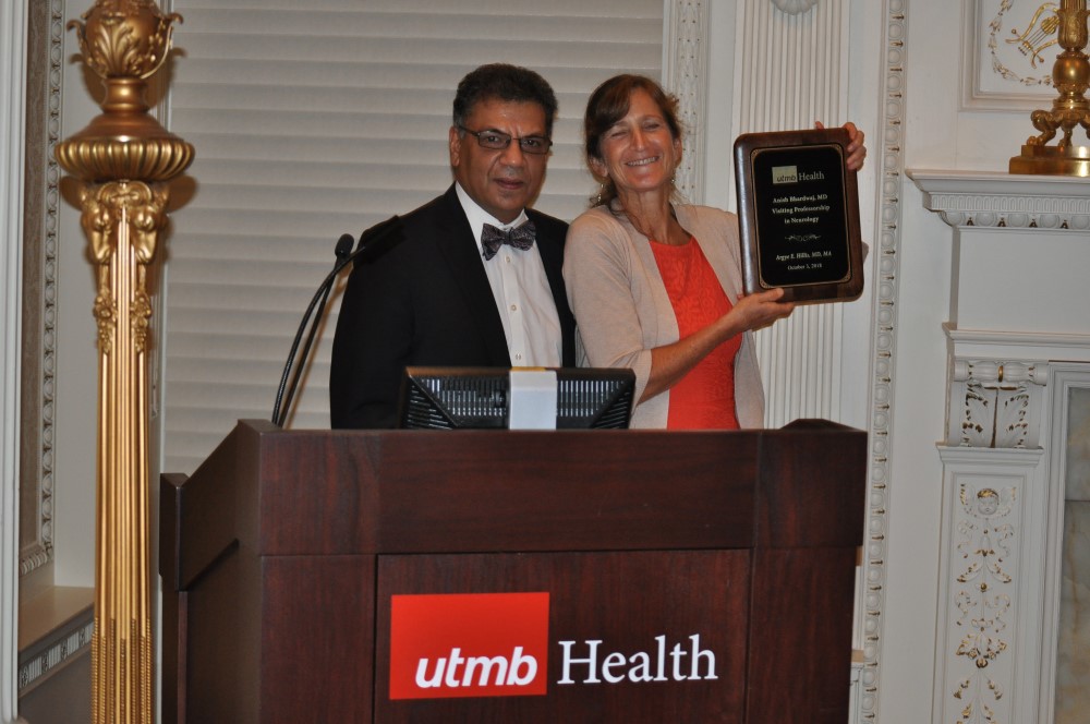 Photo of Drs. Bhardwaj and Hillis at podium