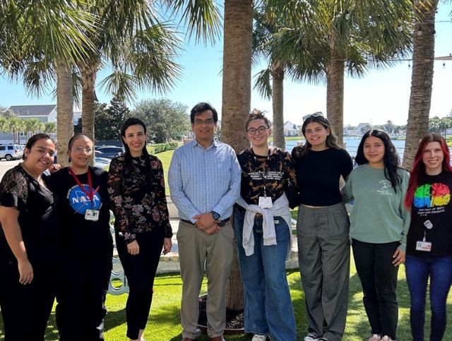 Limon Lab Members Palm Trees