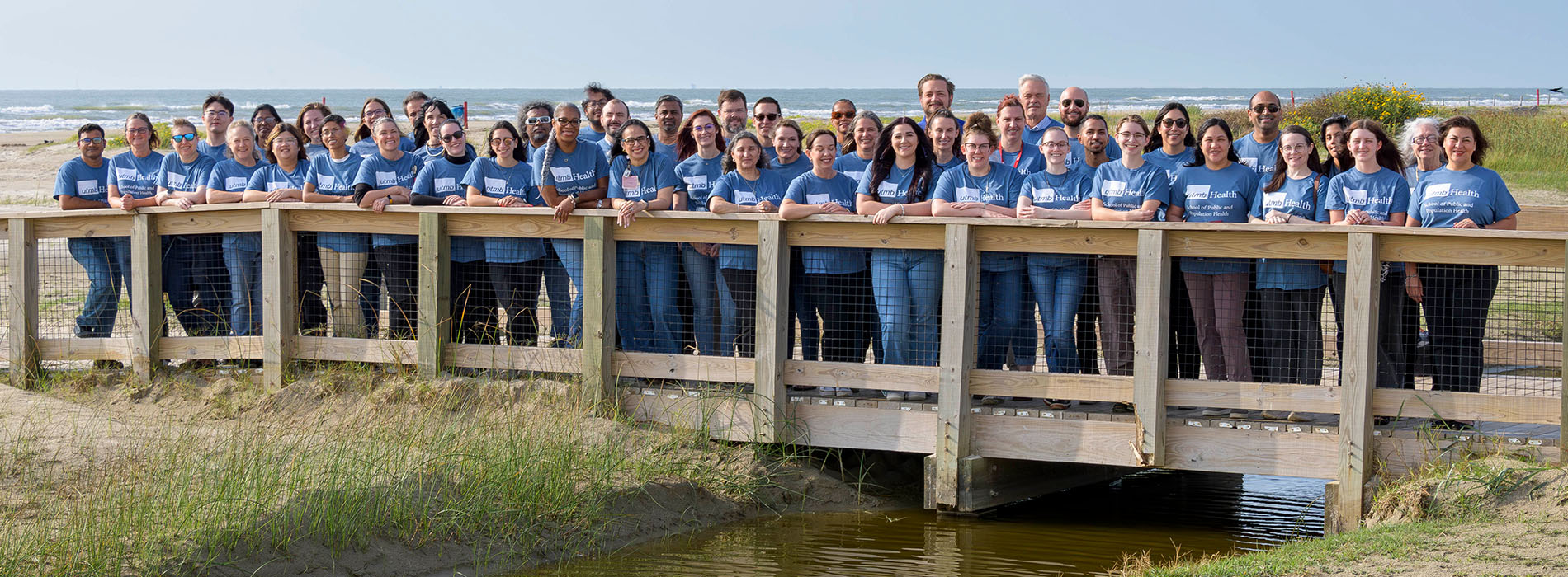 A large group of SPPH members at the beach